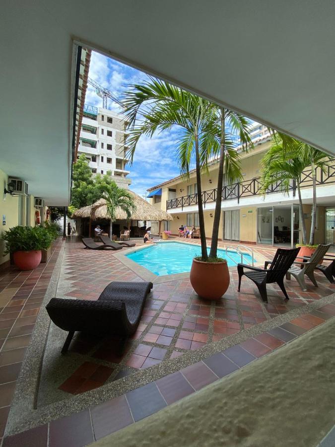 Najhomi Hotel *